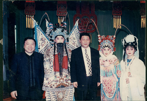 习近平接见剧组演员